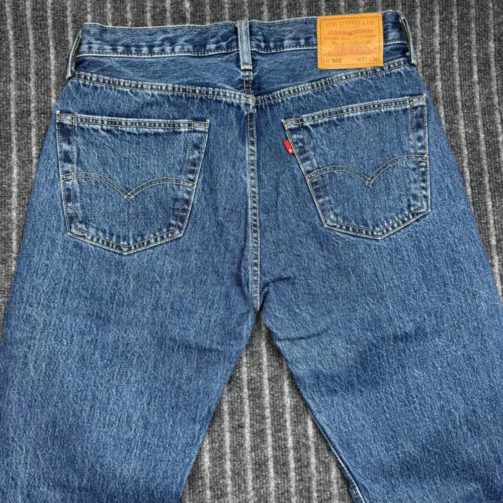 Levis closure premium tab
